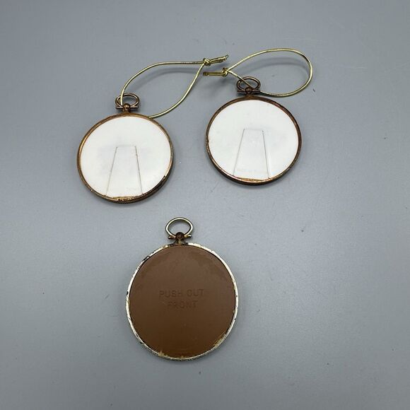 Vtg 3 Framed Cross Stitch Ornaments Fish Angel Manger Cradle Christmas Religous - Picture 10 of 14